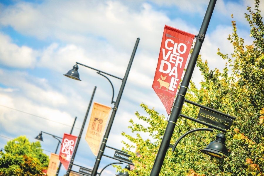 street banner that says "Cloverdale"