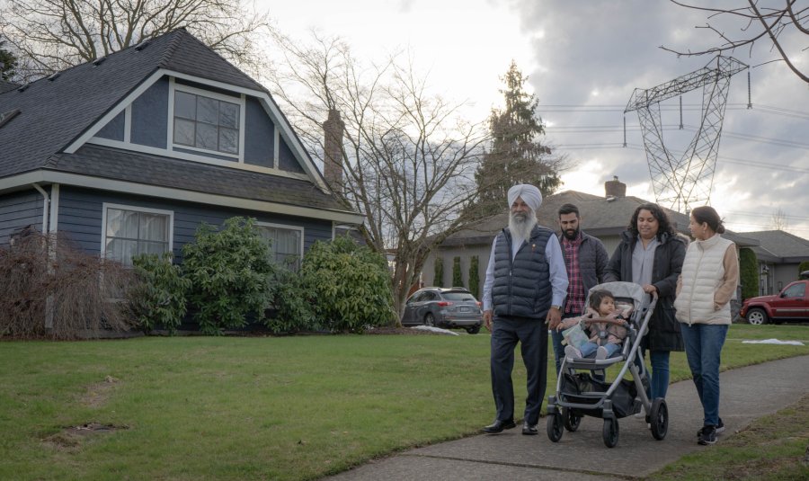 multigenerational_family_project_iris