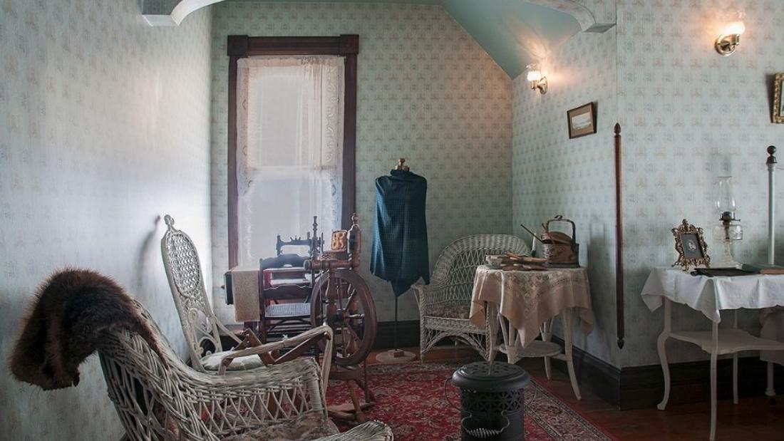 The master bedroom features a sewing alcove