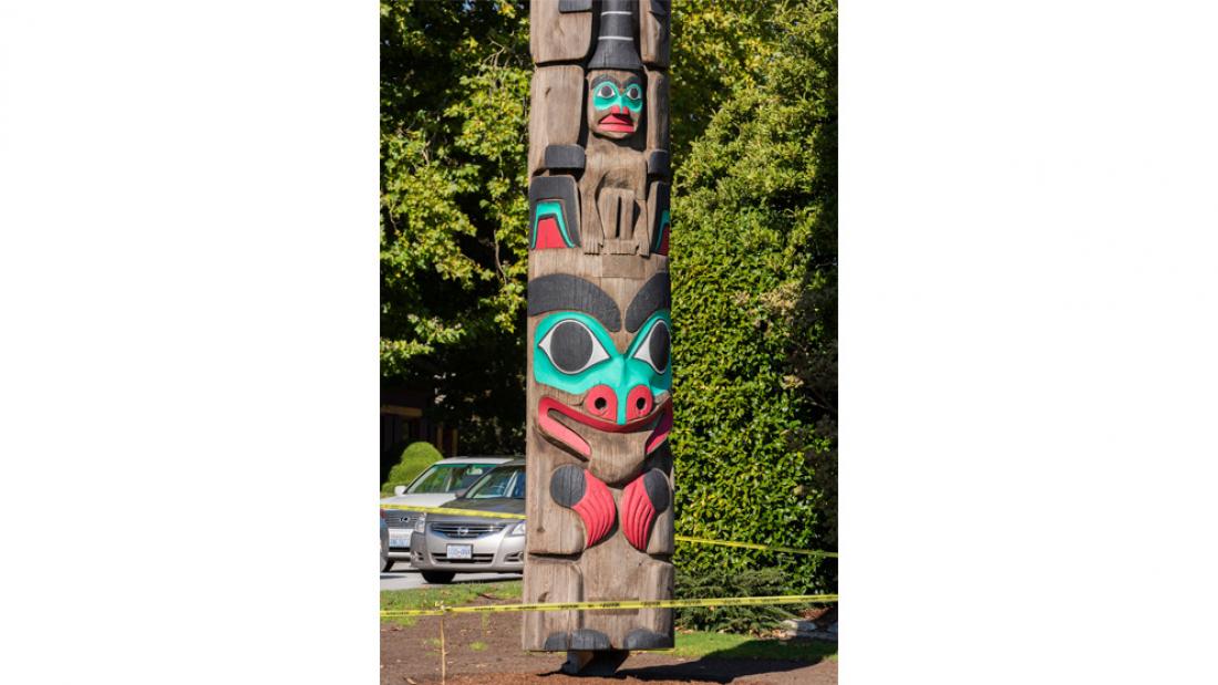 Skedans Grizzly Bear Pole Bottom