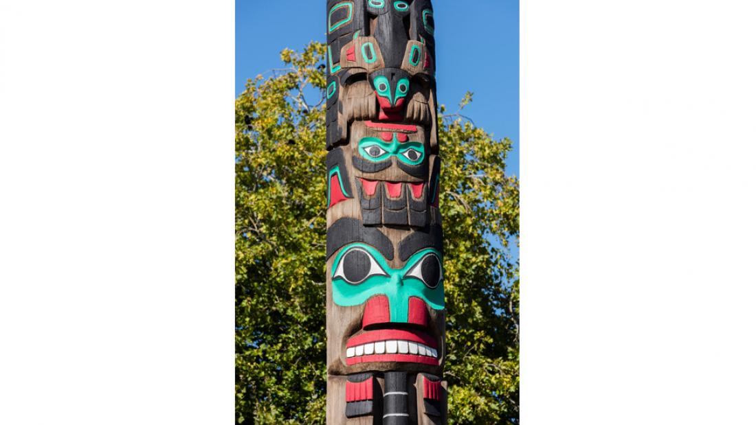 Skedans Grizzly Bear Pole Middle
