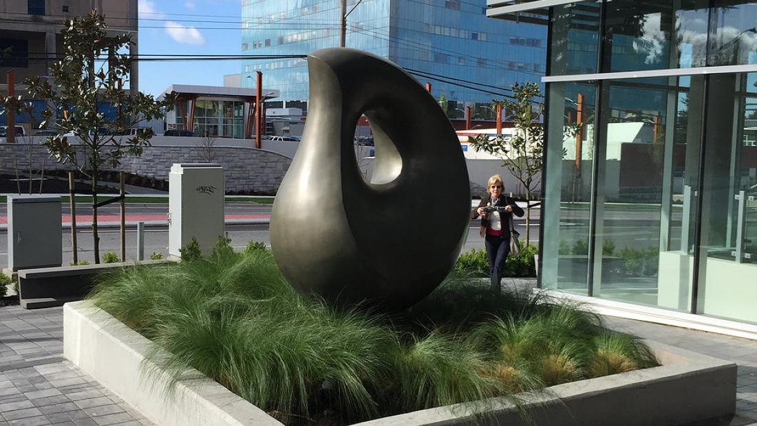 Person next to Histoire d'O